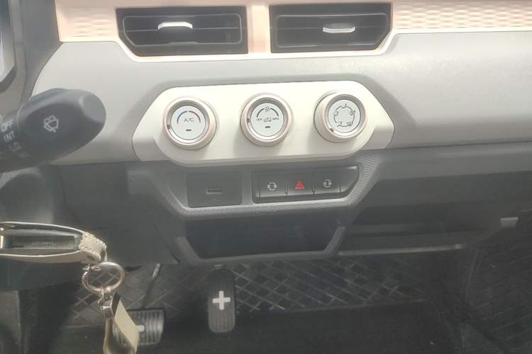 Used Chery QQ Ice Cream 2022 170km Sundae Ternary Lithium Audio And AC Panel