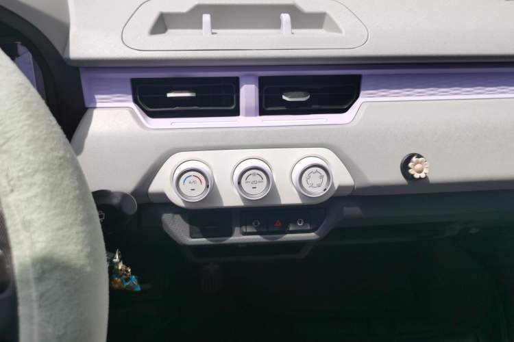 Used Chery QQ Ice Cream 2022 170km Sundae Phosphate Lithium-Ion Audio And AC Panel