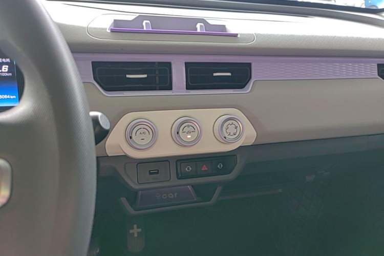 Used Chery QQ Ice Cream 2022 170km Sundae Phosphate Lithium-Ion Audio And AC Panel