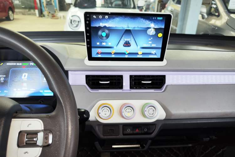 Used Chery QQ Ice Cream 2022 170km Sundae Phosphate Lithium-Ion Audio And AC Panel