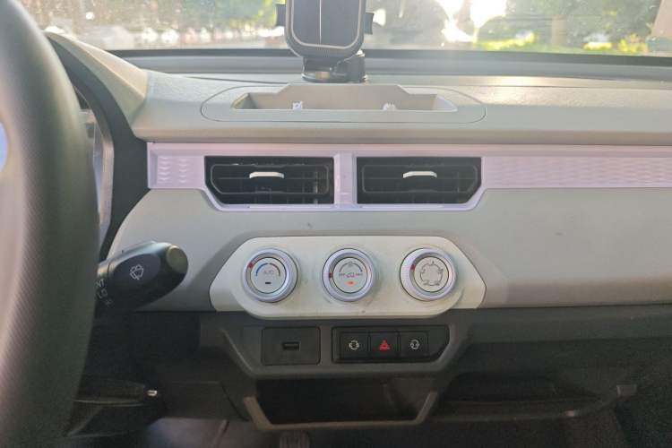 Used Chery QQ Ice Cream 2022 170km Sundae Phosphate Lithium-Ion Audio And AC Panel