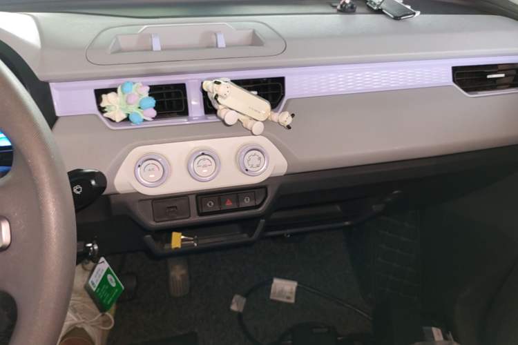 Used Chery QQ Ice Cream 2022 170km Sundae Phosphate Lithium-Ion Audio And AC Panel