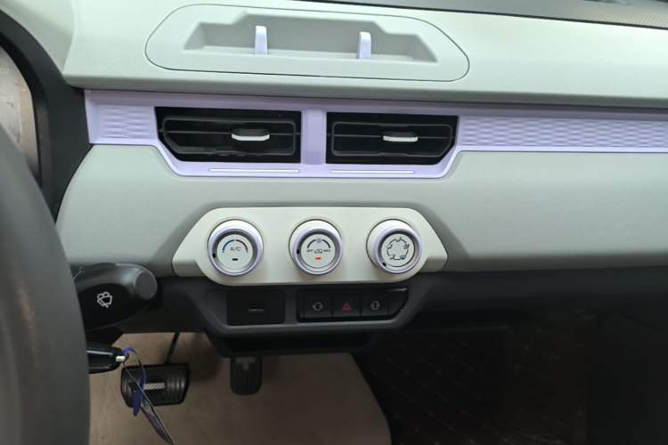 Used Chery QQ Ice Cream 2022 170km Sundae Phosphate Lithium-Ion Audio And AC Panel