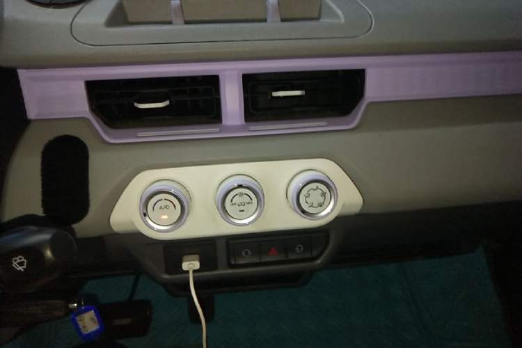 Used Chery QQ Ice Cream 2022 170km Sundae Phosphate Lithium-Ion Audio And AC Panel