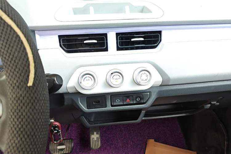 Used Chery QQ Ice Cream 2022 170km Sundae Phosphate Lithium-Ion Audio And AC Panel