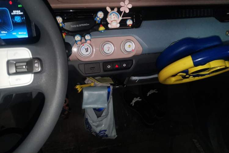 Used Chery QQ Ice Cream 2022 170km Sundae Phosphate Lithium-Ion Audio And AC Panel