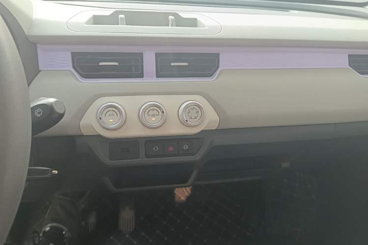 Used Chery QQ Ice Cream 2022 170km Sundae Phosphate Lithium-Ion Audio And AC Panel
