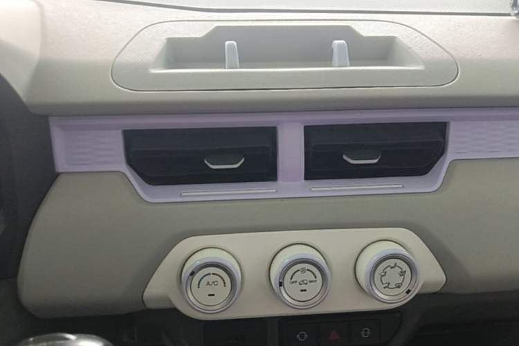 Used Chery QQ Ice Cream 2022 170km Sundae Phosphate Lithium-Ion Audio And AC Panel