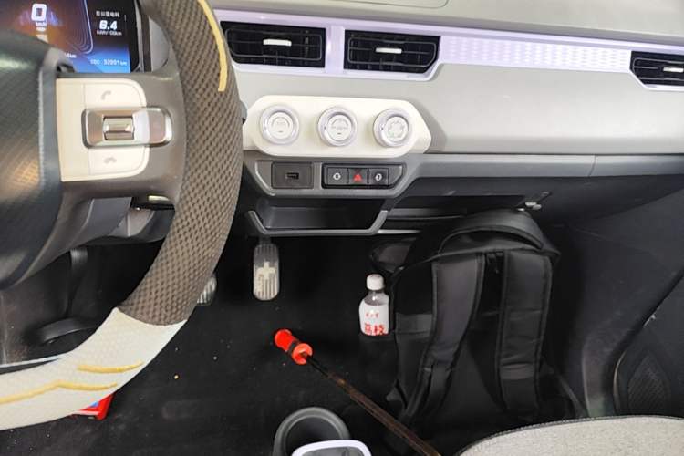 Used Chery QQ Ice Cream 2022 170km Sundae Phosphate Lithium-Ion Audio And AC Panel