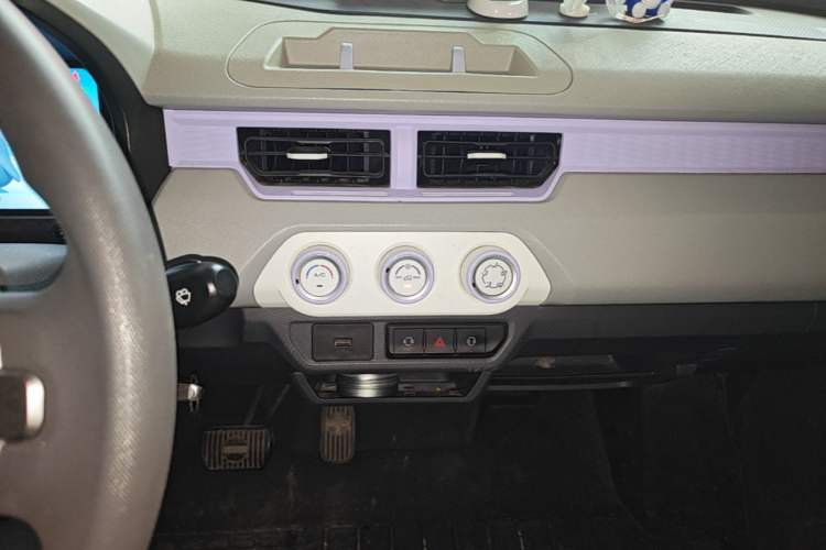 Used Chery QQ Ice Cream 2022 170km Sundae Phosphate Lithium-Ion Audio And AC Panel