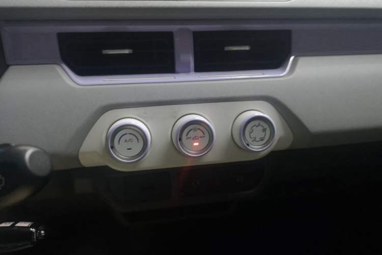 Used Chery QQ Ice Cream 2022 170km Sundae Phosphate Lithium-Ion Audio And AC Panel