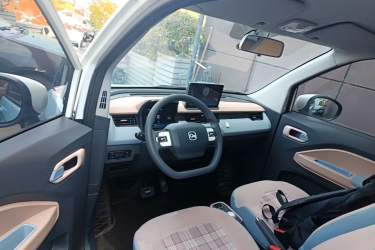 Used Chery QQ Ice Cream 2022 170km Sundae Phosphate Lithium-Ion Center Console