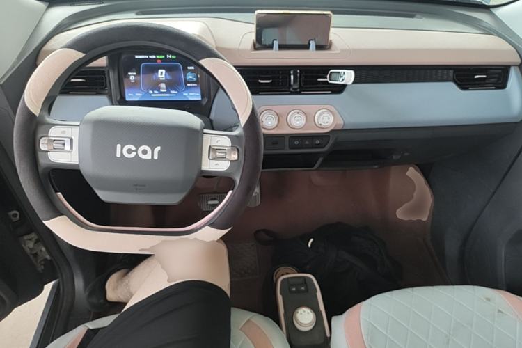 Used Chery QQ Ice Cream 2022 170km Sundae Phosphate Lithium-Ion Center Console