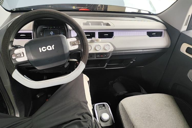 Used Chery QQ Ice Cream 2022 170km Sundae Phosphate Lithium-Ion Center Console