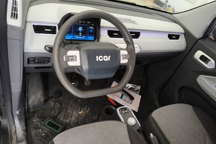 Used Chery QQ Ice Cream 2022 170km Sundae Phosphate Lithium-Ion Center Console