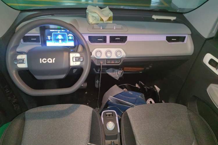 Used Chery QQ Ice Cream 2022 170km Sundae Phosphate Lithium-Ion Center Console