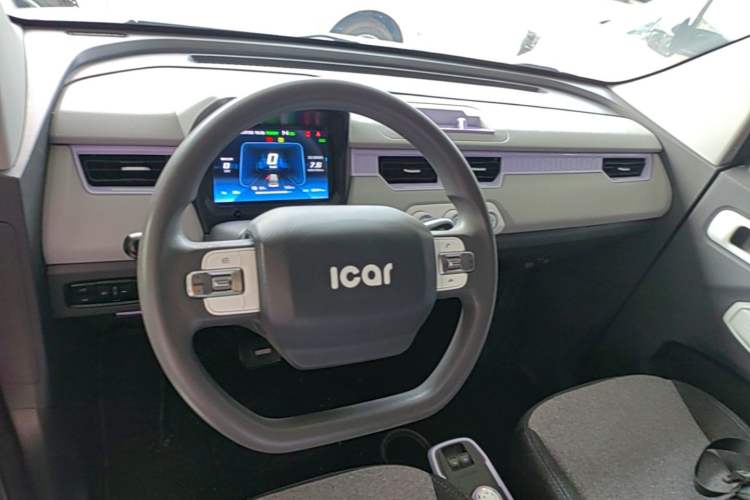 Used Chery QQ Ice Cream 2022 170km Sundae Phosphate Lithium-Ion Center Console