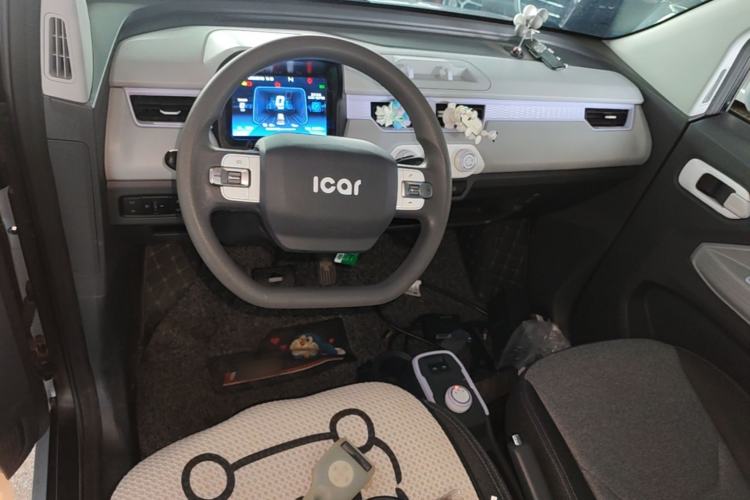 Used Chery QQ Ice Cream 2022 170km Sundae Phosphate Lithium-Ion Center Console