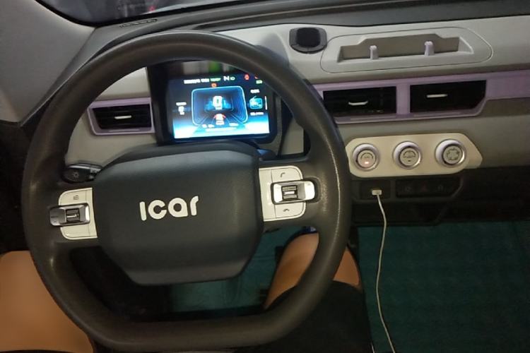 Used Chery QQ Ice Cream 2022 170km Sundae Phosphate Lithium-Ion Center Console