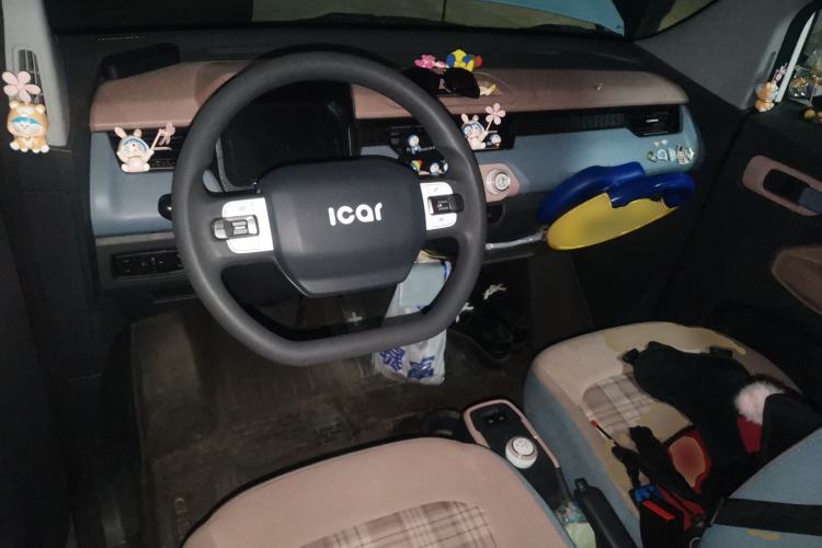 Used Chery QQ Ice Cream 2022 170km Sundae Phosphate Lithium-Ion Center Console