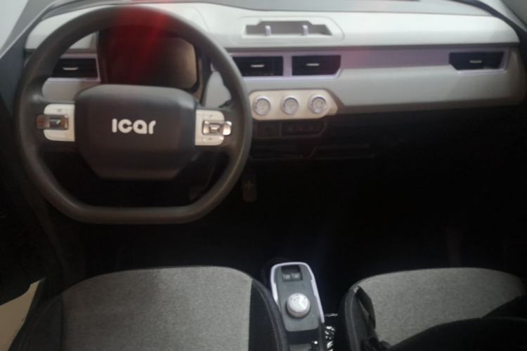 Used Chery QQ Ice Cream 2022 170km Sundae Phosphate Lithium-Ion Center Console
