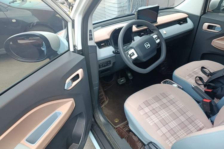 Used Chery QQ Ice Cream 2022 170km Sundae Phosphate Lithium-Ion Driver Seat