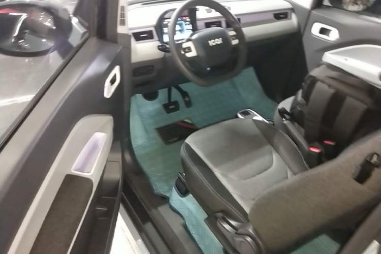 Used Chery QQ Ice Cream 2022 170km Sundae Phosphate Lithium-Ion Driver Seat