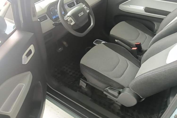 Used Chery QQ Ice Cream 2022 170km Sundae Phosphate Lithium-Ion Driver Seat