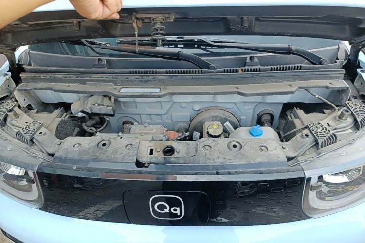 Used Chery QQ Ice Cream 2022 170km Sundae Phosphate Lithium-Ion Engine Bay
