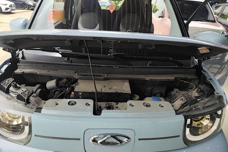 Used Chery QQ Ice Cream 2022 170km Sundae Phosphate Lithium-Ion Engine Bay