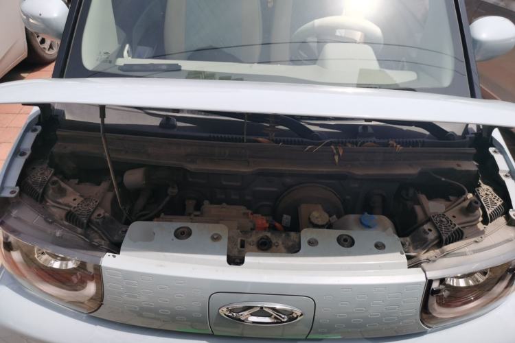 Used Chery QQ Ice Cream 2022 170km Sundae Phosphate Lithium-Ion Engine Bay