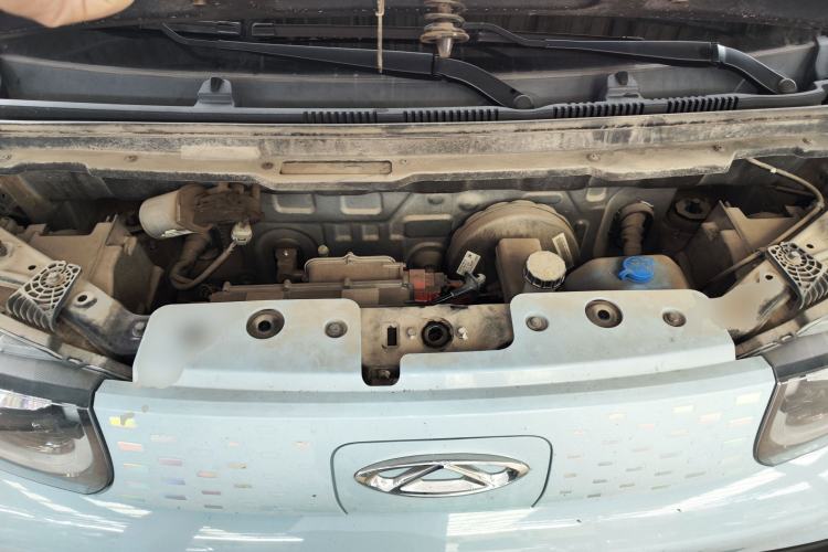 Used Chery QQ Ice Cream 2022 170km Sundae Phosphate Lithium-Ion Engine Bay