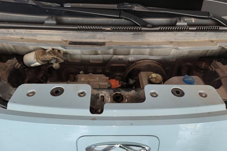 Used Chery QQ Ice Cream 2022 170km Sundae Phosphate Lithium-Ion Engine Bay