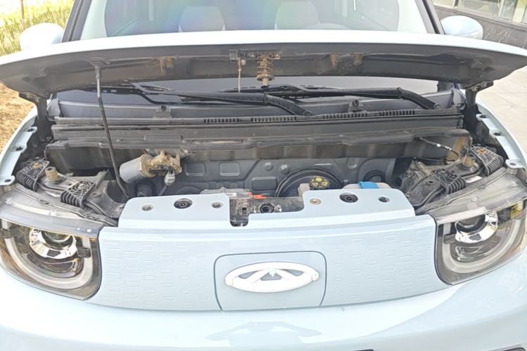 Used Chery QQ Ice Cream 2022 170km Sundae Phosphate Lithium-Ion Engine Bay