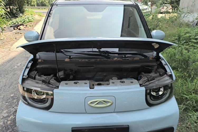Used Chery QQ Ice Cream 2022 170km Sundae Phosphate Lithium-Ion Engine Bay