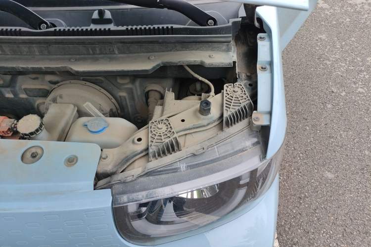 Used Chery QQ Ice Cream 2022 170km Sundae Phosphate Lithium-Ion Engine Bay Left