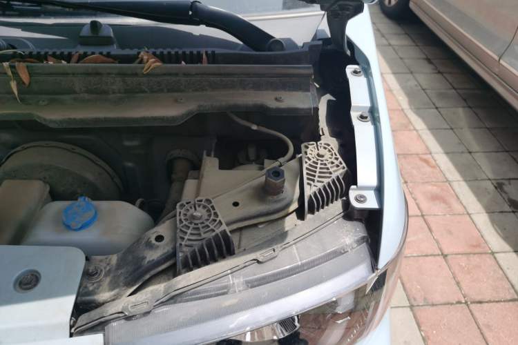 Used Chery QQ Ice Cream 2022 170km Sundae Phosphate Lithium-Ion Engine Bay Left