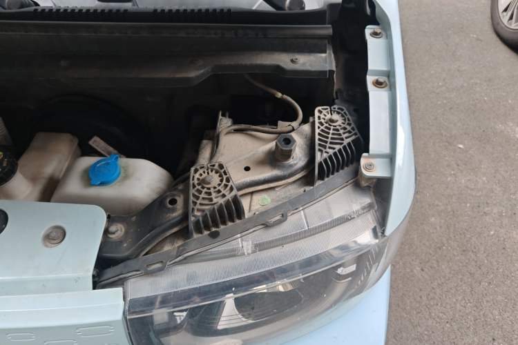Used Chery QQ Ice Cream 2022 170km Sundae Phosphate Lithium-Ion Engine Bay Left