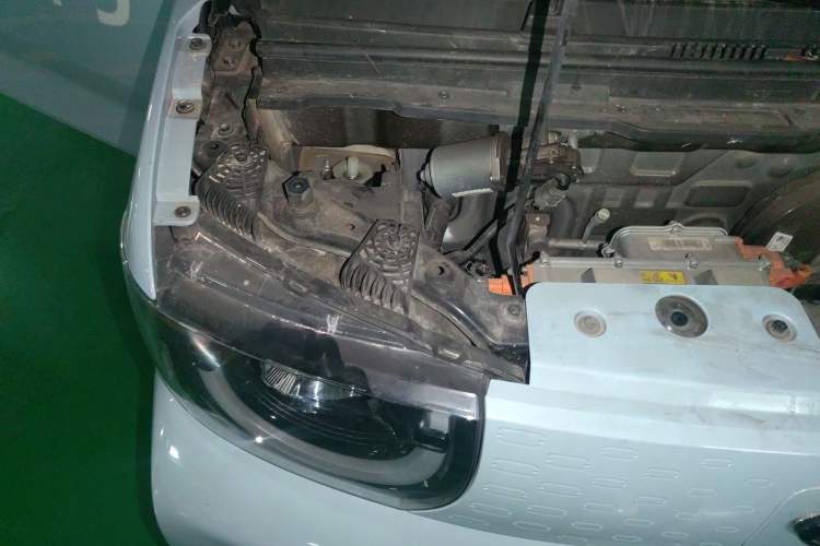 Used Chery QQ Ice Cream 2022 170km Sundae Phosphate Lithium-Ion Engine Bay Right
