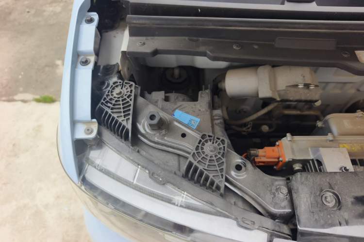 Used Chery QQ Ice Cream 2022 170km Sundae Phosphate Lithium-Ion Engine Bay Right