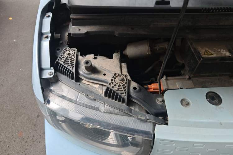 Used Chery QQ Ice Cream 2022 170km Sundae Phosphate Lithium-Ion Engine Bay Right
