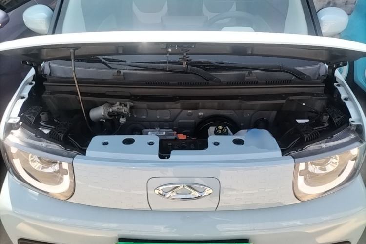 Used Chery QQ Ice Cream 2022 170km Sundae Phosphate Lithium-Ion Engine Bay