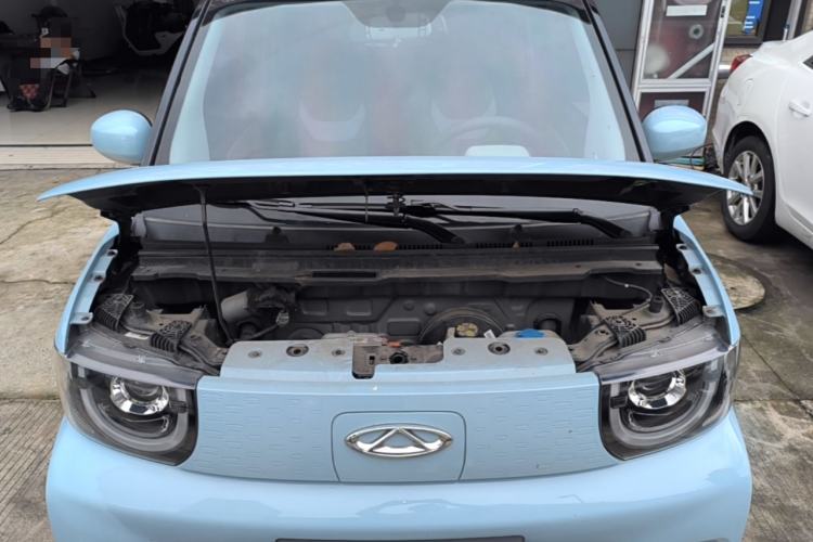 Used Chery QQ Ice Cream 2022 170km Sundae Phosphate Lithium-Ion Engine Bay