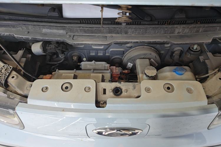Used Chery QQ Ice Cream 2022 170km Sundae Phosphate Lithium-Ion Engine Bay