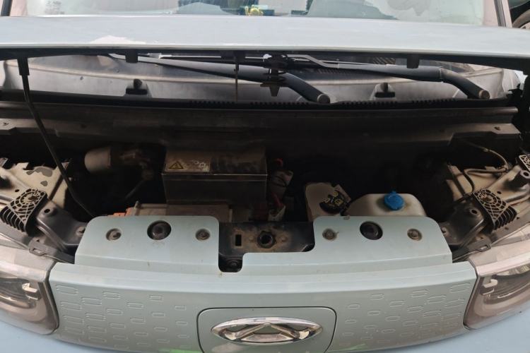 Used Chery QQ Ice Cream 2022 170km Sundae Phosphate Lithium-Ion Engine Bay