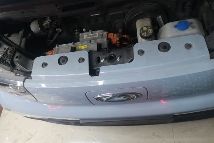 Used Chery QQ Ice Cream 2022 170km Sundae Phosphate Lithium-Ion Engine Bay