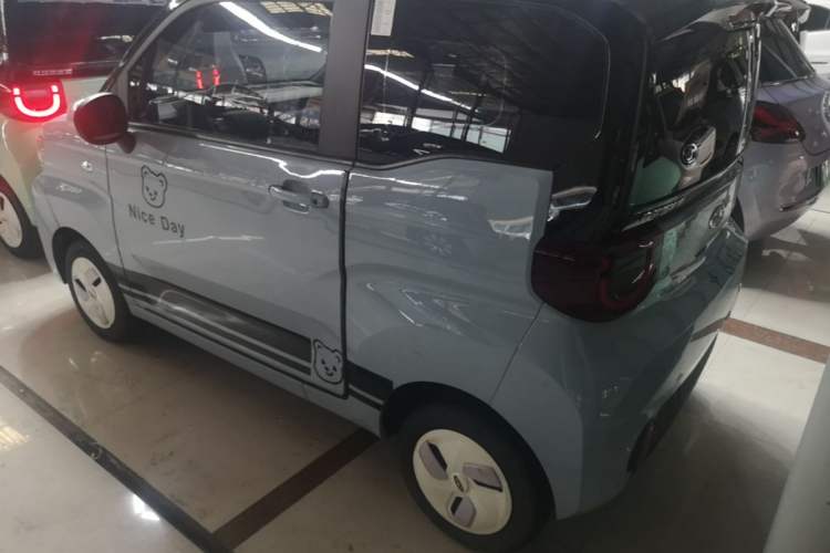 Used Chery QQ Ice Cream 2022 170km Sundae Phosphate Lithium-Ion Exterior 2