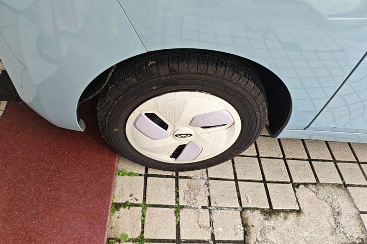 Used Chery QQ Ice Cream 2022 170km Sundae Phosphate Lithium-Ion Exterior 4