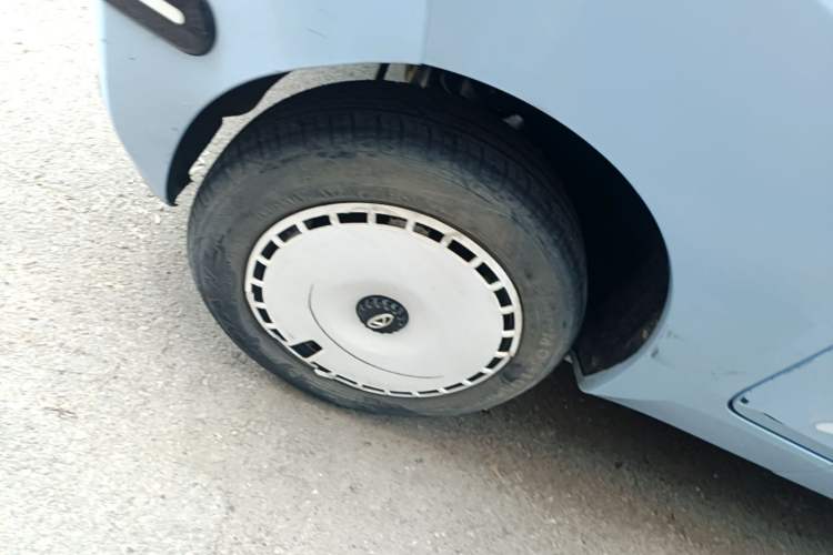 Used Chery QQ Ice Cream 2022 170km Sundae Phosphate Lithium-Ion Exterior 5