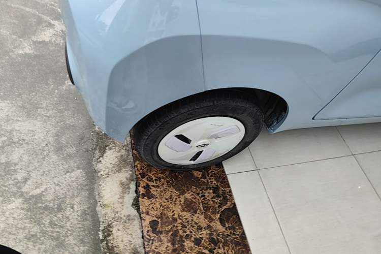 Used Chery QQ Ice Cream 2022 170km Sundae Phosphate Lithium-Ion Exterior 5